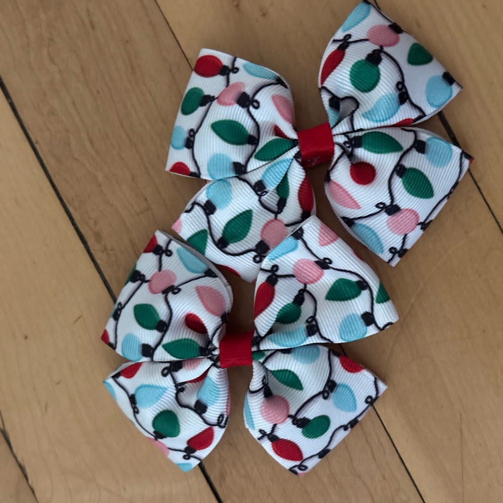 3.5” across Holiday lights clip bows